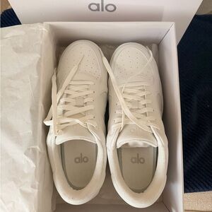 ALO Yoga recovery mode sneakers